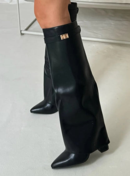 VERA | Elegant high boots with zipper