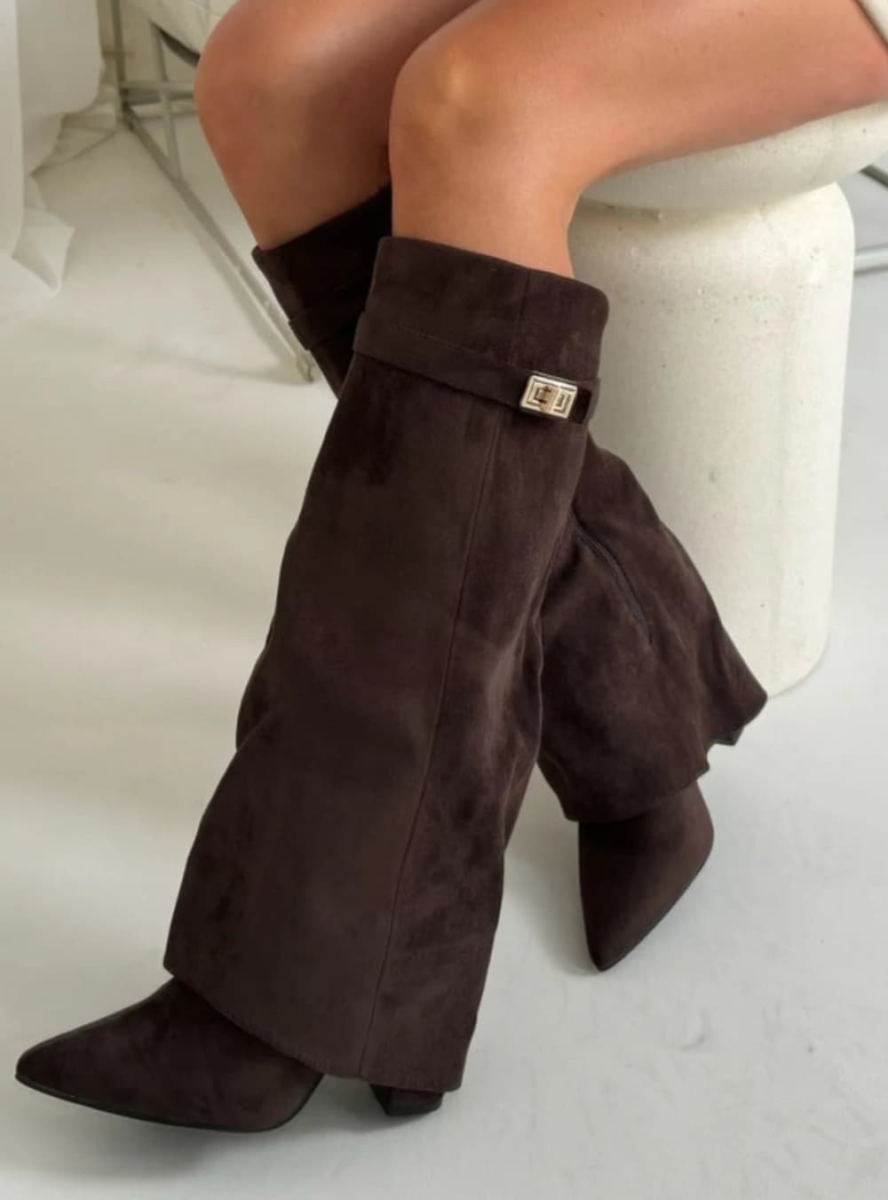 VERA | Elegant high boots with zipper