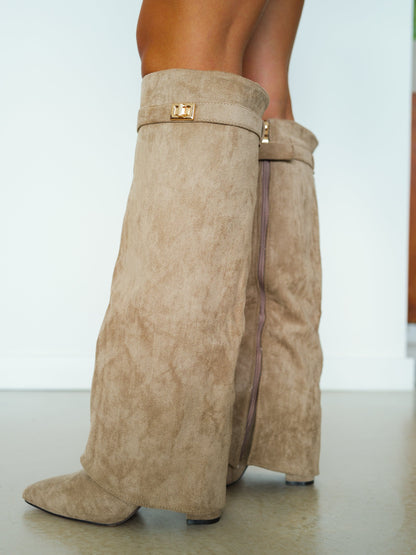 VERA | Elegant high boots with zipper