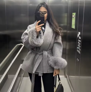 SERENA | Abrigo con cinturón y puños de pelo