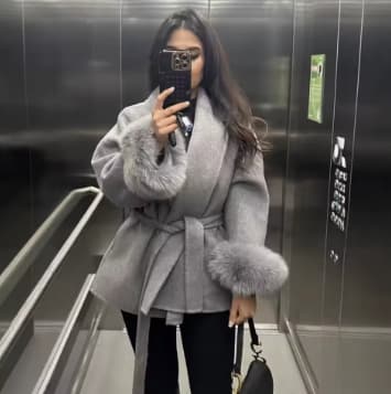 SERENA | Abrigo con cinturón y puños de pelo