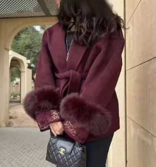 SERENA | Abrigo con cinturón y puños de pelo